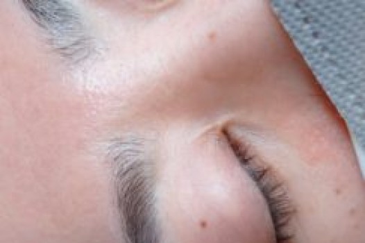 眉毛にもパーマです!